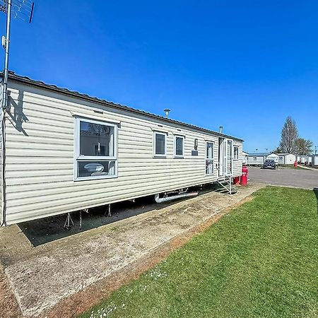 10 Berth Caravan For Hire At Seawick Holiday Park In Essex Ref 27102Sw Clacton-on-Sea Extérieur photo
