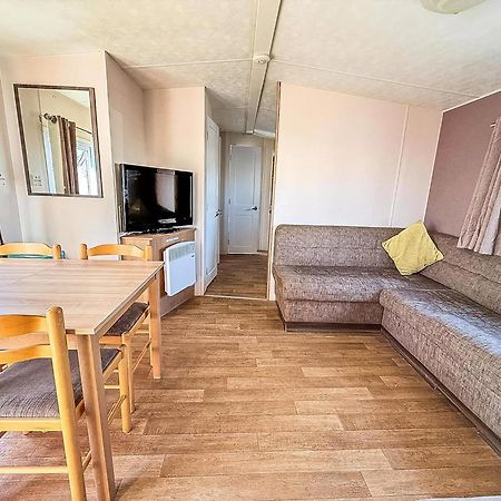 10 Berth Caravan For Hire At Seawick Holiday Park In Essex Ref 27102Sw Clacton-on-Sea Extérieur photo