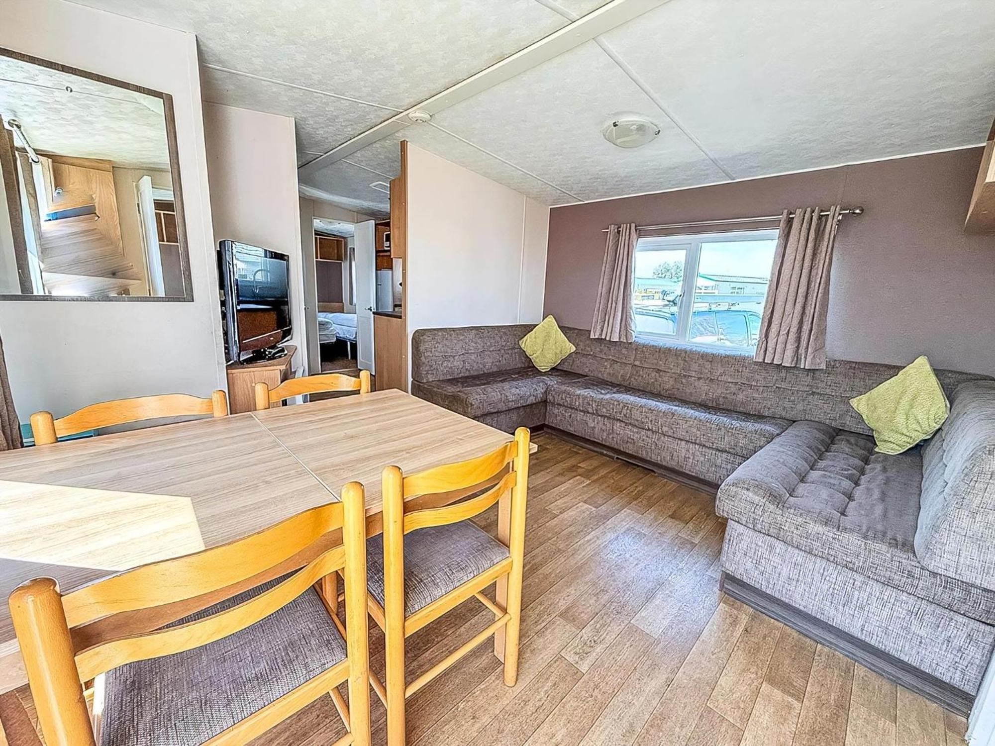 10 Berth Caravan For Hire At Seawick Holiday Park In Essex Ref 27102Sw Clacton-on-Sea Extérieur photo