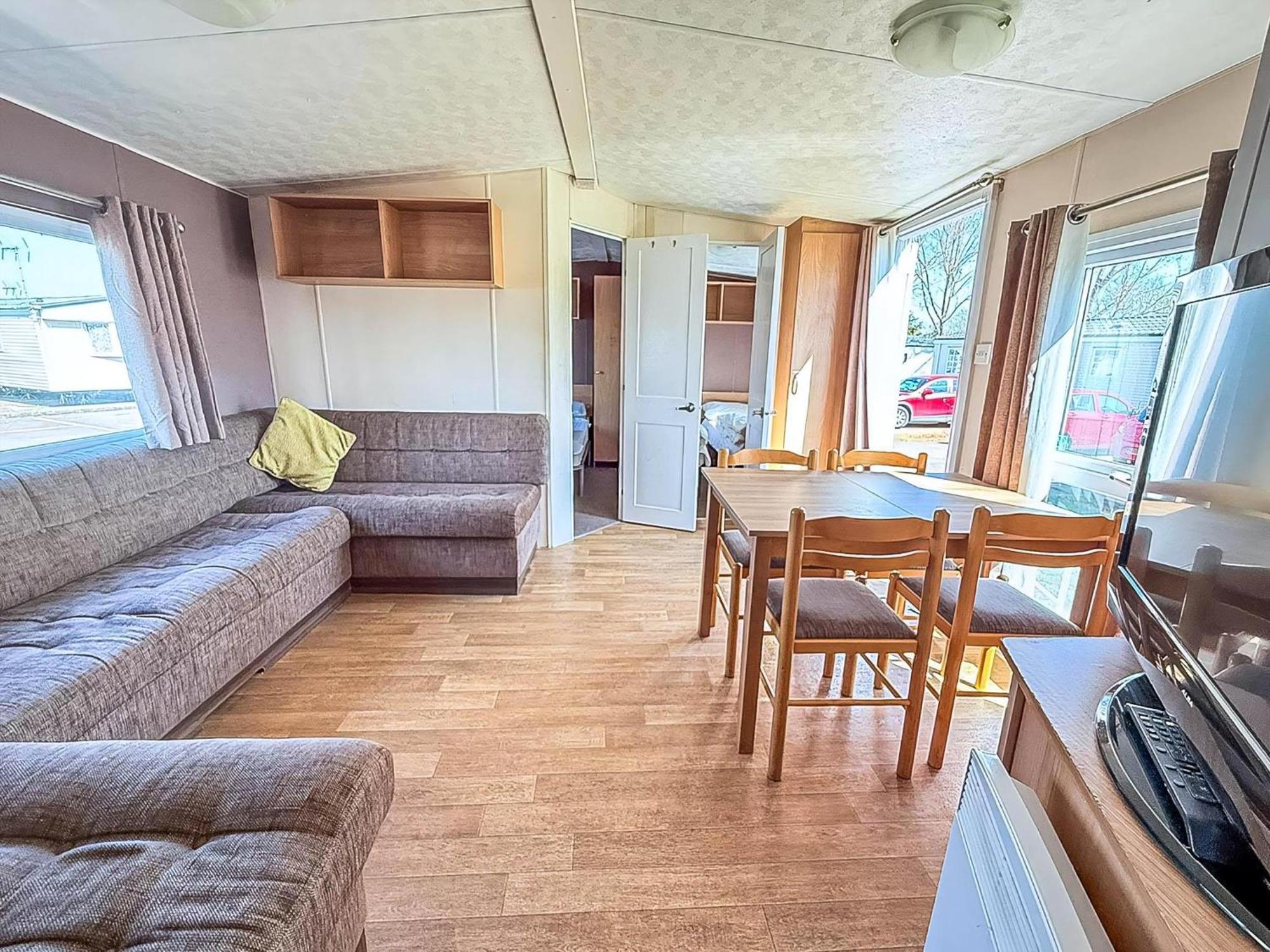 10 Berth Caravan For Hire At Seawick Holiday Park In Essex Ref 27102Sw Clacton-on-Sea Extérieur photo