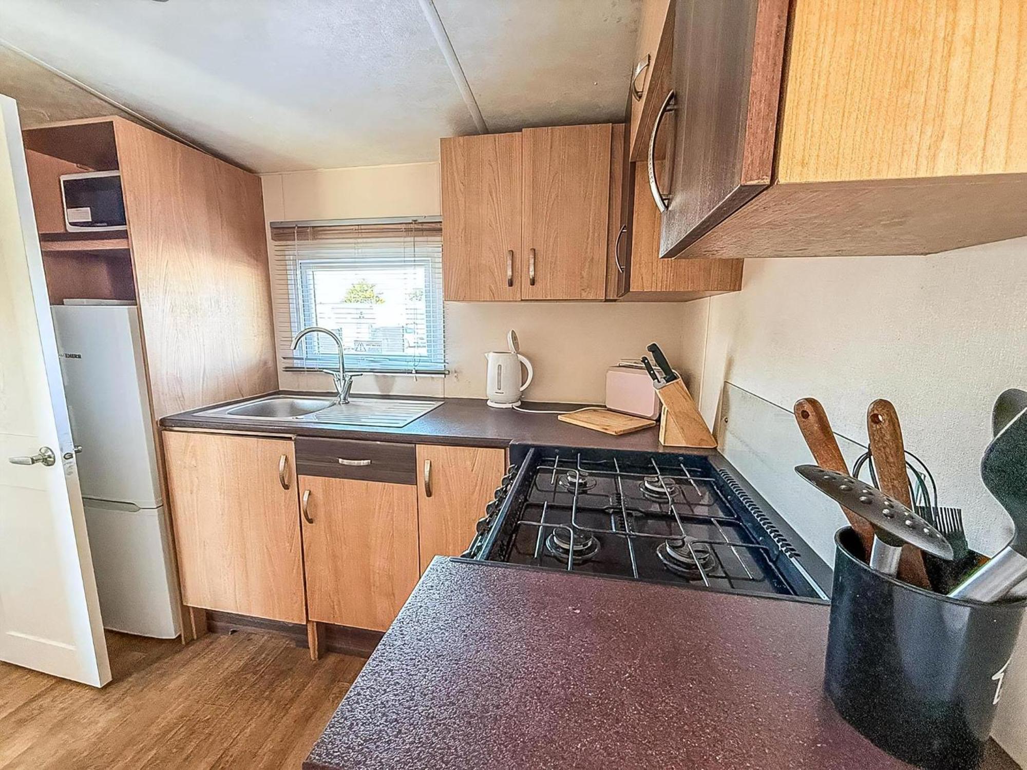 10 Berth Caravan For Hire At Seawick Holiday Park In Essex Ref 27102Sw Clacton-on-Sea Extérieur photo